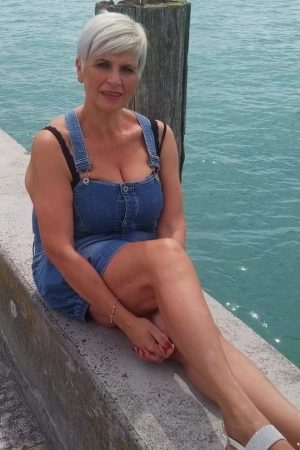 Soirées cosy avec une compagne attentive Monique - rencontre-Cougar-Rouen