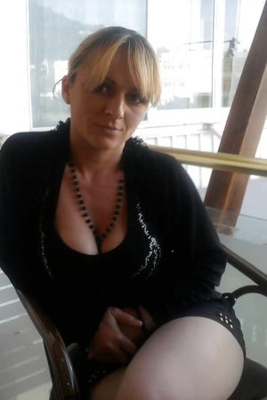 En pleine insomnie, cherche un mec Mélina - rencontre-Milf-Mérignac