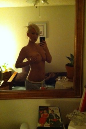 Léonie - rencontre-Naturiste-Levallois-Perret