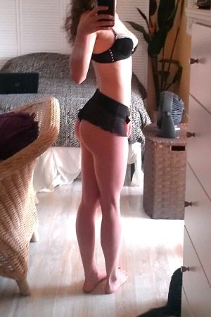 Elsa - rencontre-Naturiste-Levallois-Perret